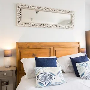 Seaside Retreat In North Bay - With Parking Scarborough